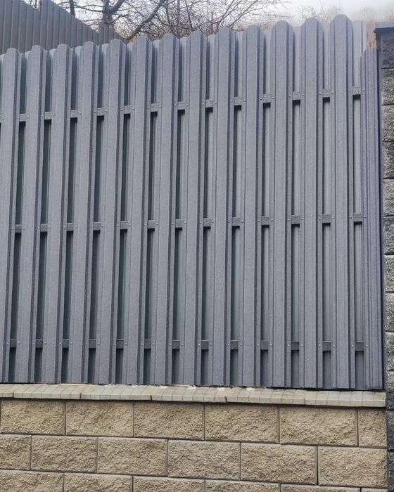 Строим заборы из евроштакетника