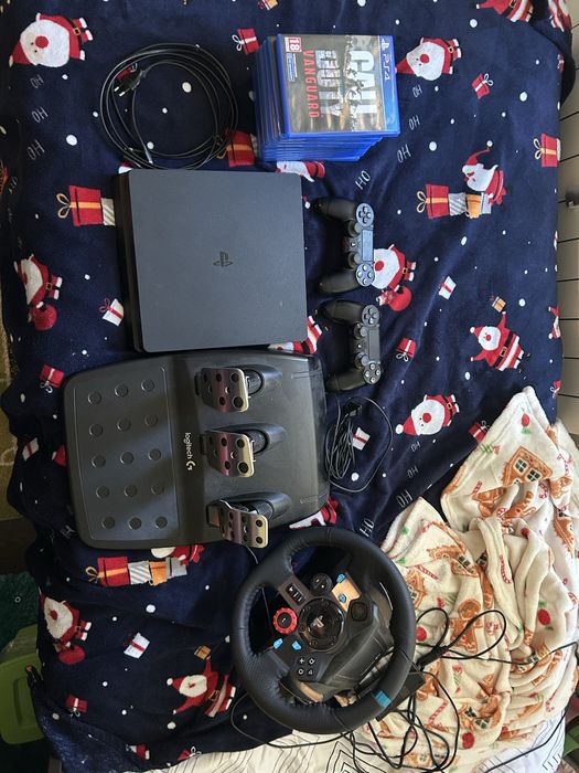 Playstation 4 + 10 игри и волан