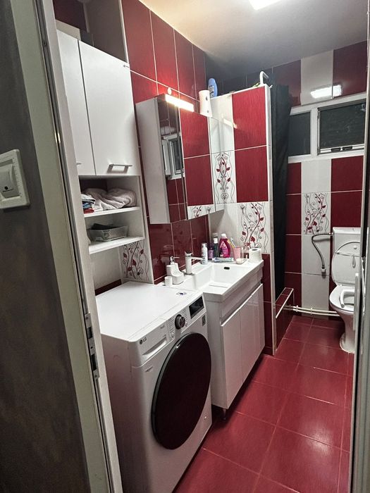 Vând apartament Podul de piatra