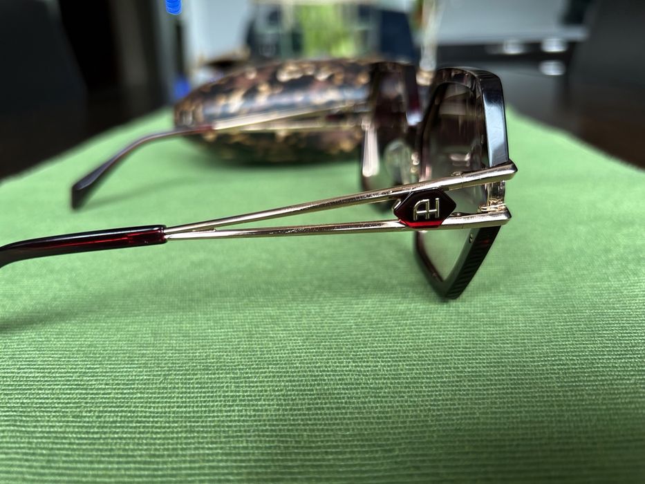 Слънчеви очила в цвят бордо на марката Ana Hickemann