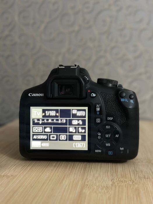 Canon EOS 2000D (зеркальный фотоаппарат)