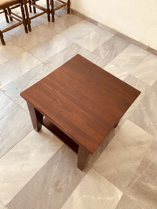 Дървена холна масичка с чекмедже