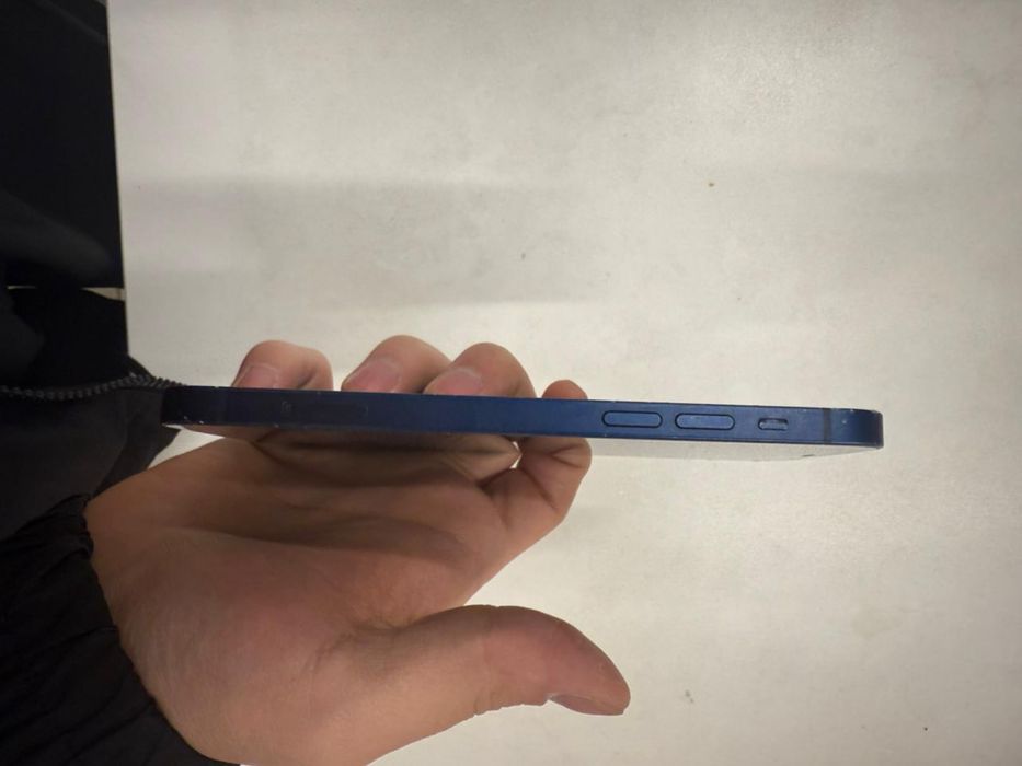 Продам Iphone 12,64gb