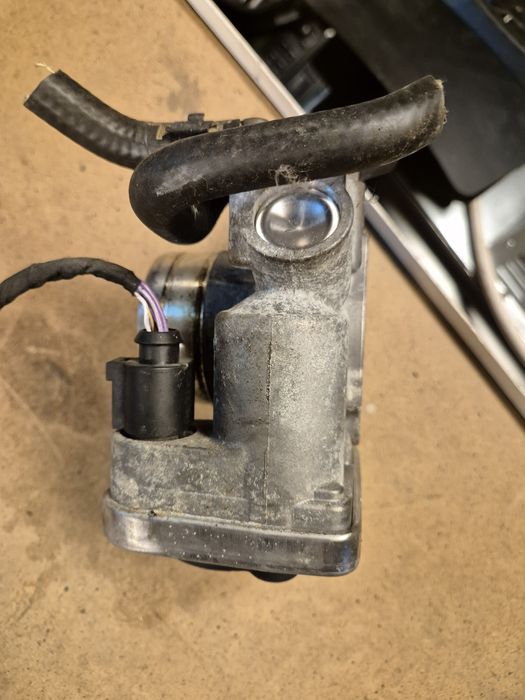 Дросел клапа за 1.6 - 102кс  VW Ауди. Сеат Шкода 2003- 2009г