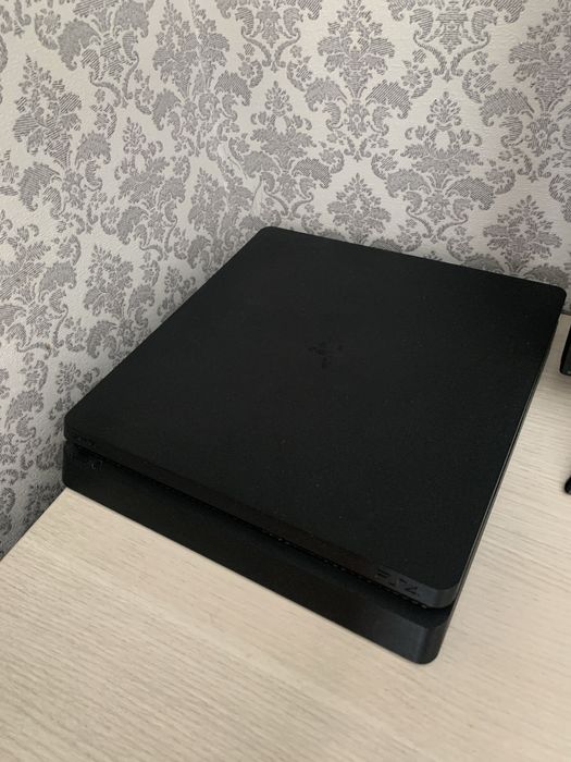 PS4, в хорошем состоянии, в одних руках, джостики оригинальные