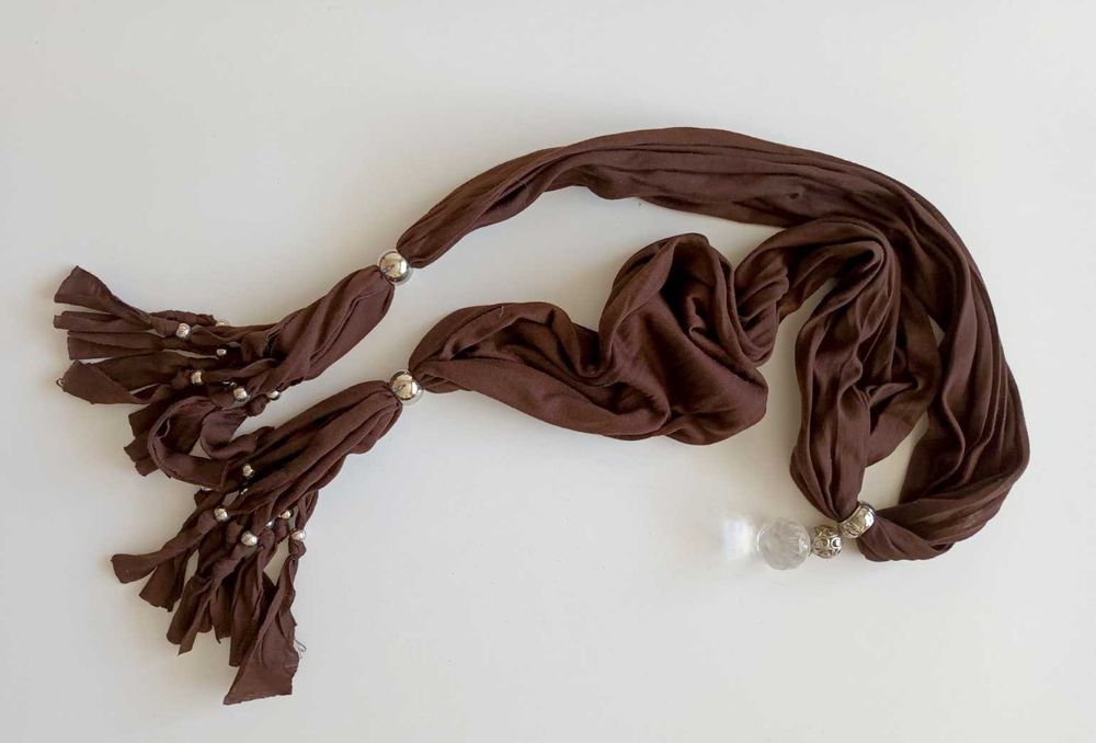 Шал кафяв с украса