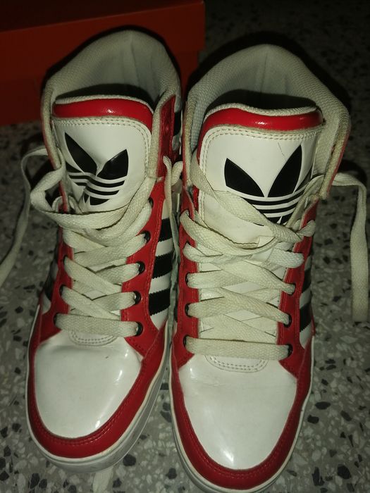 Оригинални маратонки adidas,