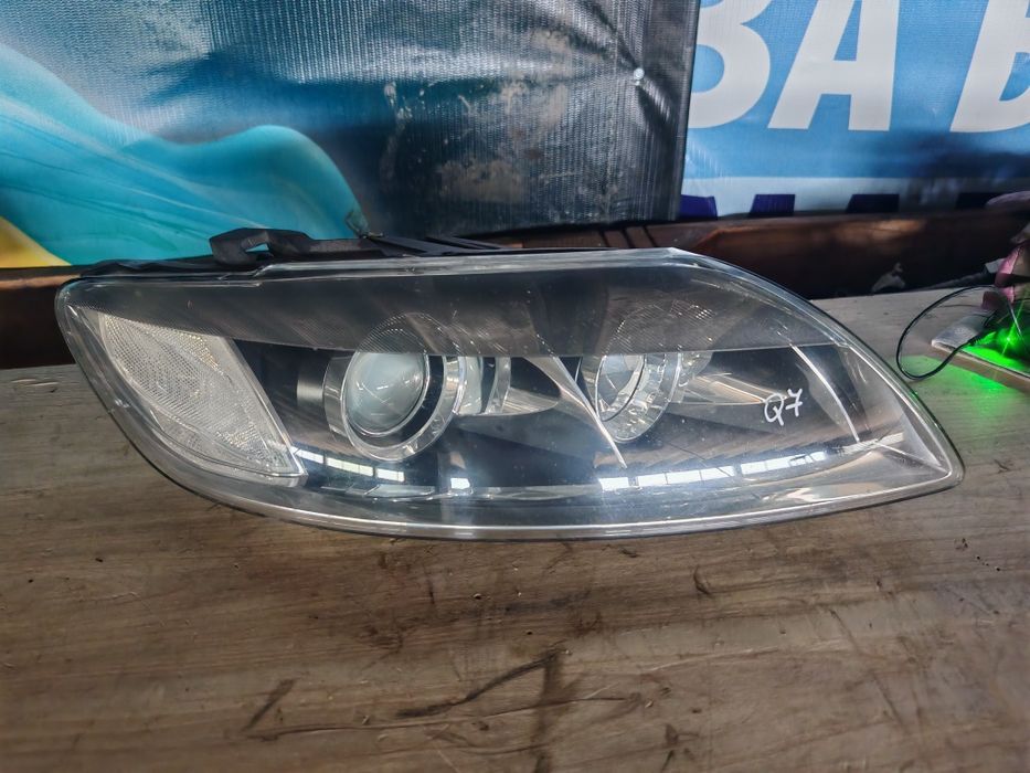 Десен фар за Ауди Q7 xenon