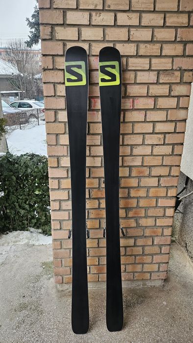 Vând schiuri 174 cm all mountain