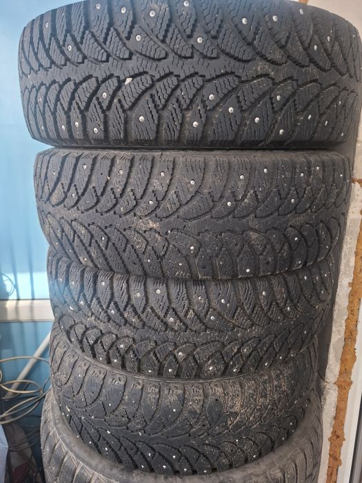 Продам зимние шипованные шины
