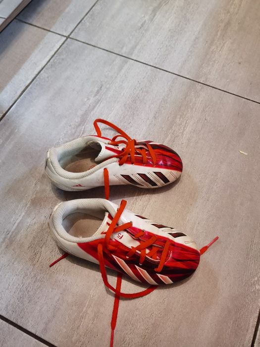 Продавам бутонки Адидас