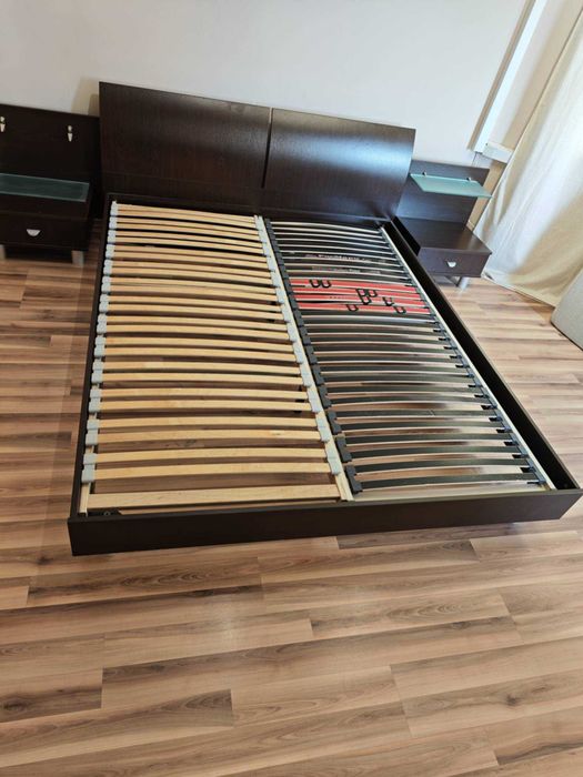 Продава Спалня с Матрак: 160/200, подматрачна рамка, две нощни шкафчета и матрак