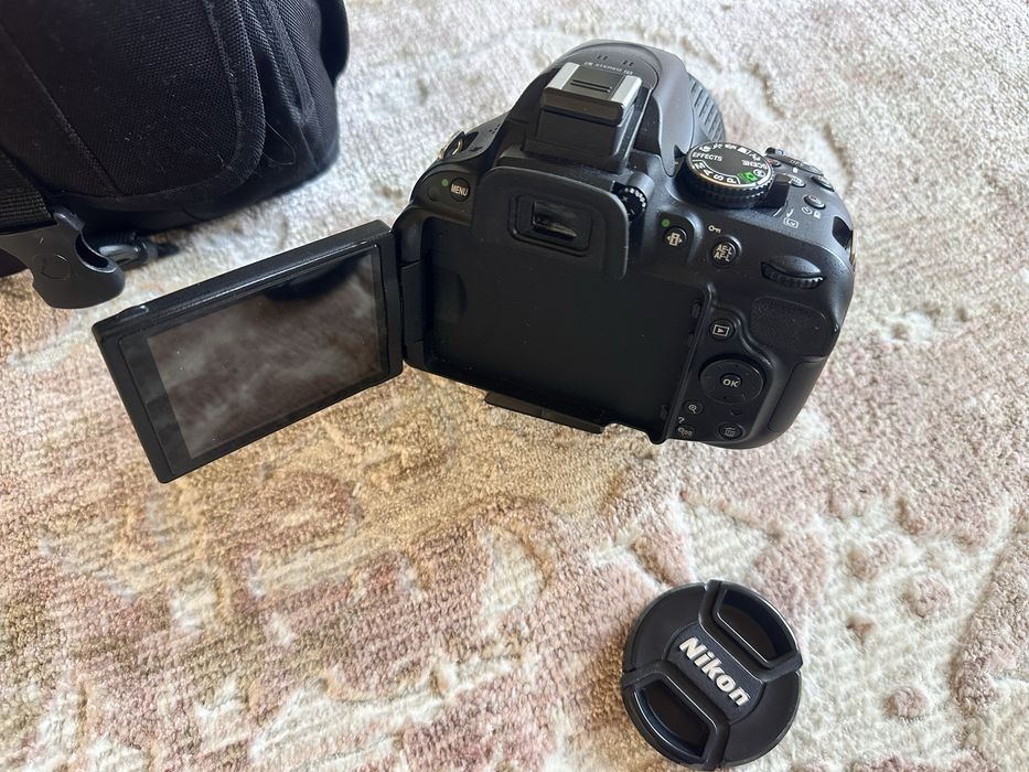 Nikon D5200 SLR cu obiectiv Nikkor 18-55mm ca NOU!