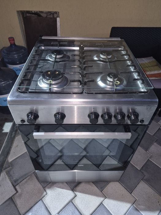 Vând Aragaz BEKO inox
