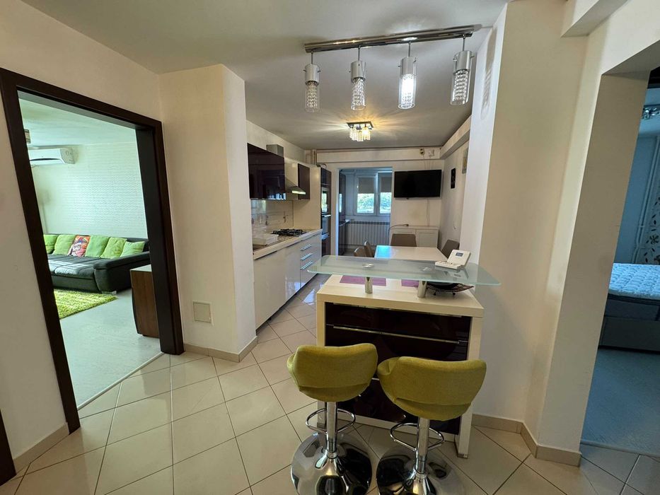 Închiriez apartament 4 camere – Crângași | 88 mp | Centrală proprie | 2 băi | Parcare | Metrou