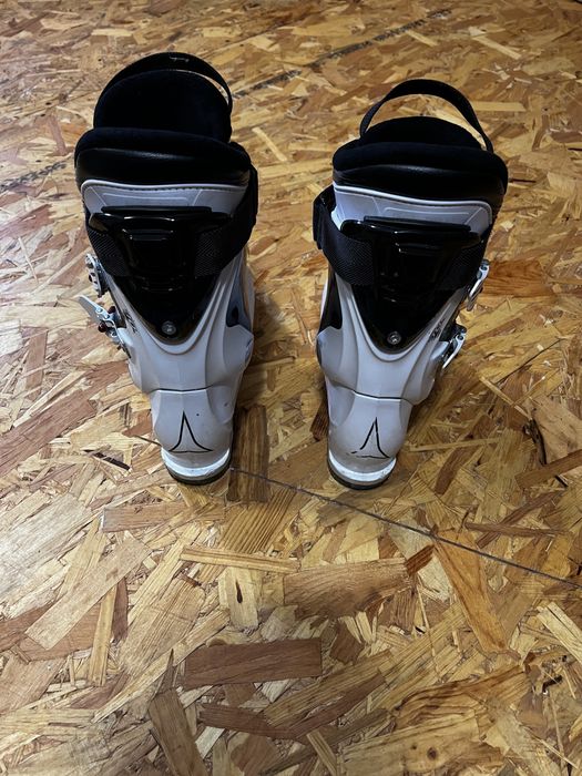 Clapari schi Atomic 26-26,5