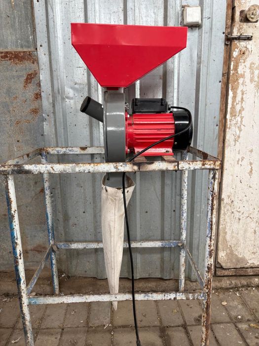 Кормоизмельчитель,в отличном состоянии