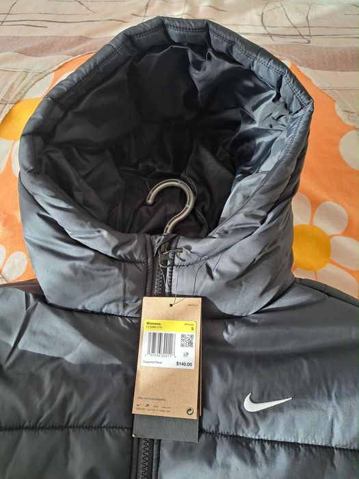 *ЧИСТО НОВО* Дамско яке Nike Sportsware Classic Puffer
