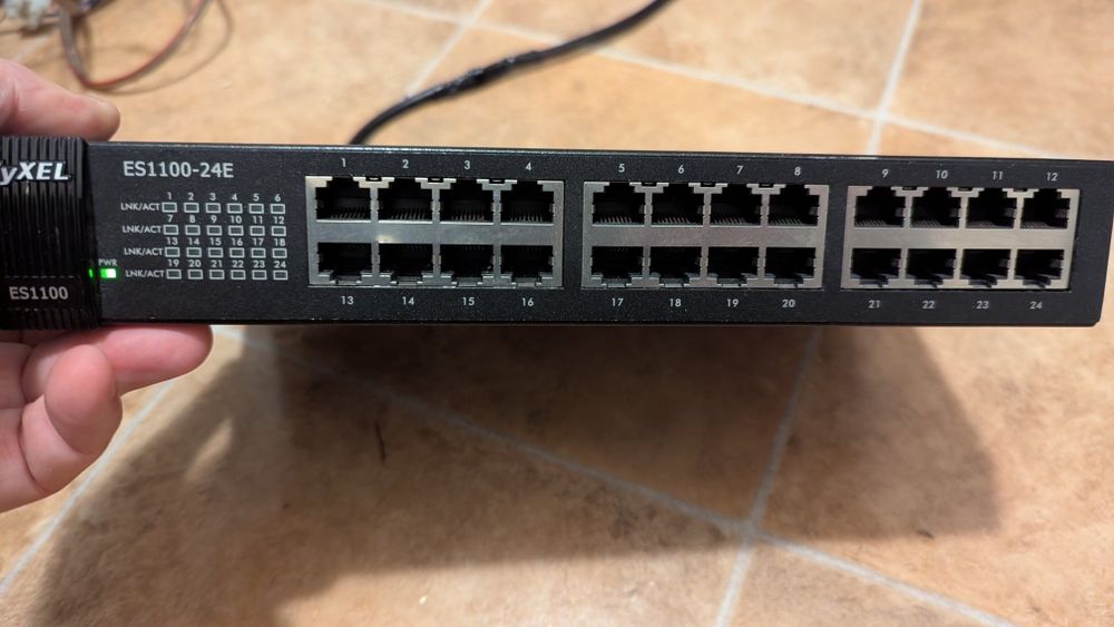 Switch Zyxel ES1100-24E