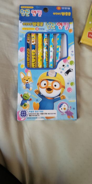 Набор цветных карандашей ,мелки  и краски