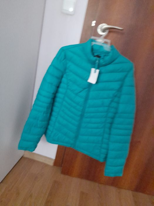 Разпродавам нови дамски кожени и зимни якета .