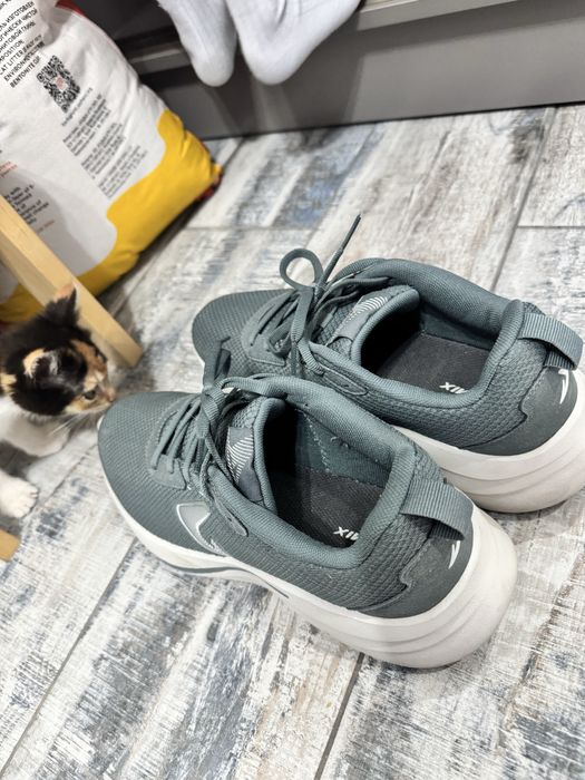 Кросовки Demix 43 размер