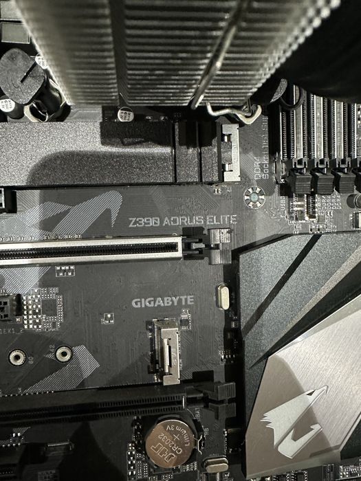 Kit gaming Aorus z390 elite + i5 9600k + Cooler Deepcool