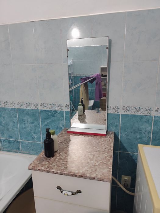 Зеркало с полкой