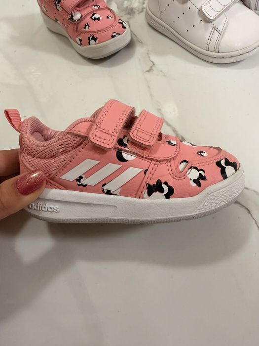 Маратонки adidas,22 номер