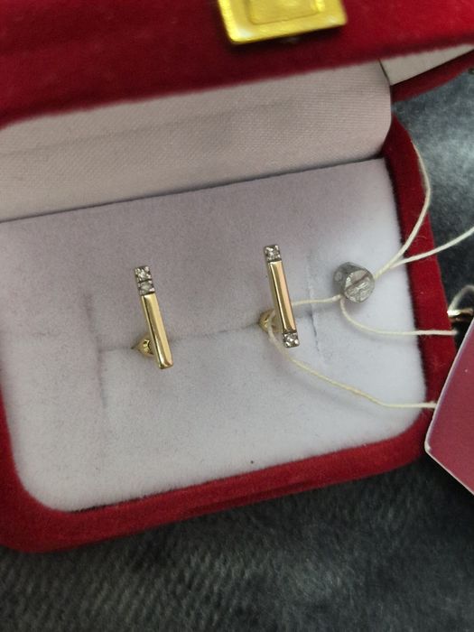 Новые золотые пусеты с бриллиантами