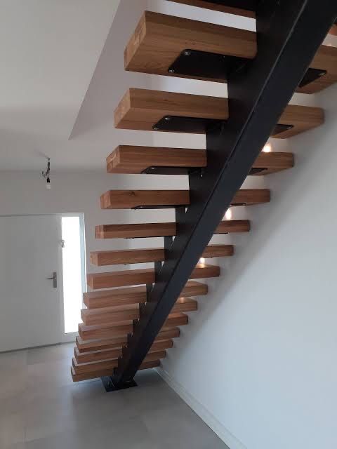 Trepte / glafuri din lemn stratificat