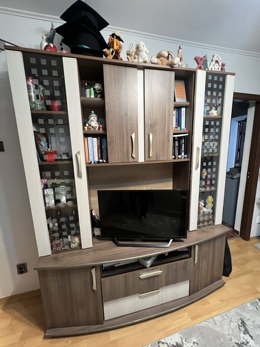 Vand dulap cu vitrina