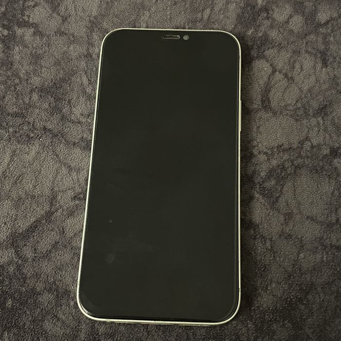 iphone 12      .