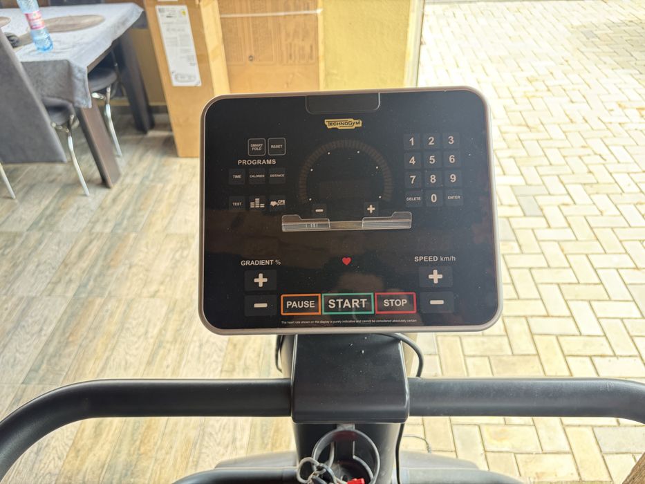 !URGENT! Vand banda alergat TechnoGym