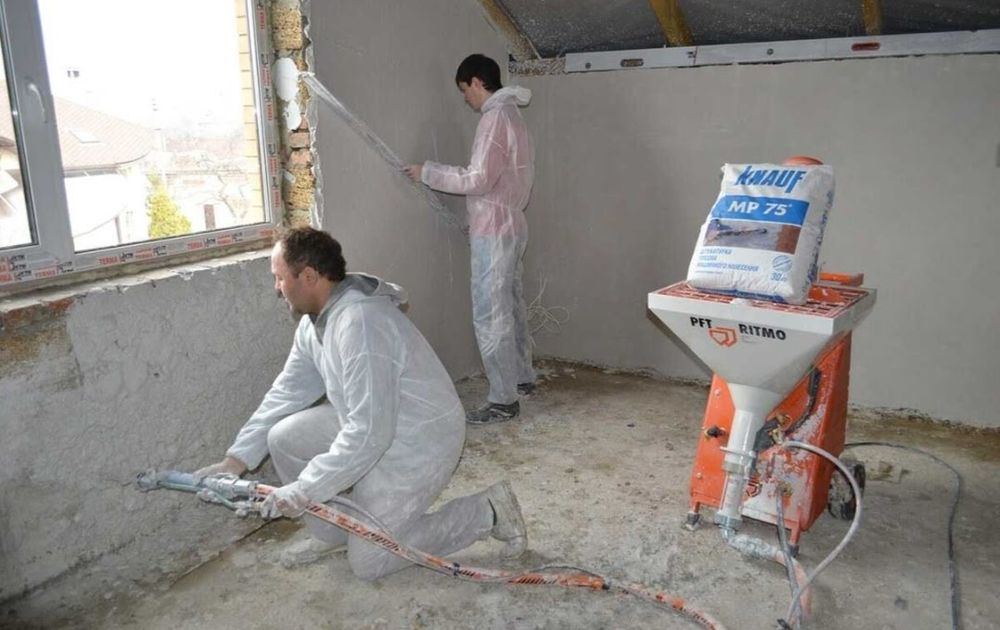 Бригада строителей