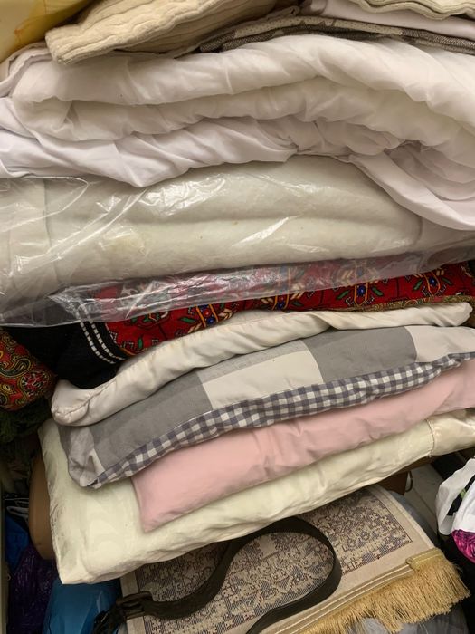 Одеяла, постельное, подушки