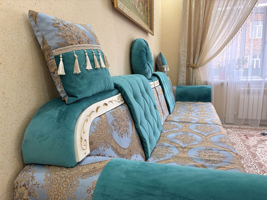 Продам диван с подушками