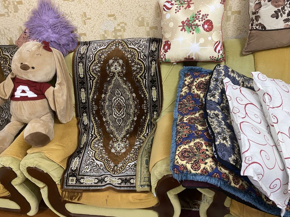 Продается диван и два кресло