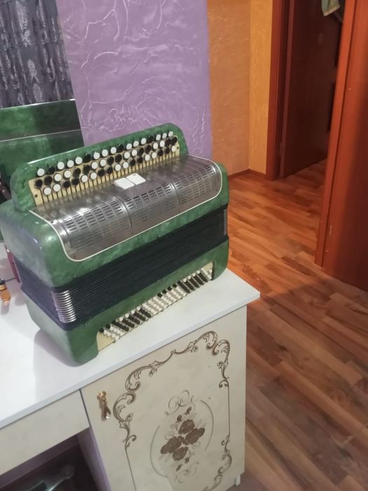 Продается баян Мелодия