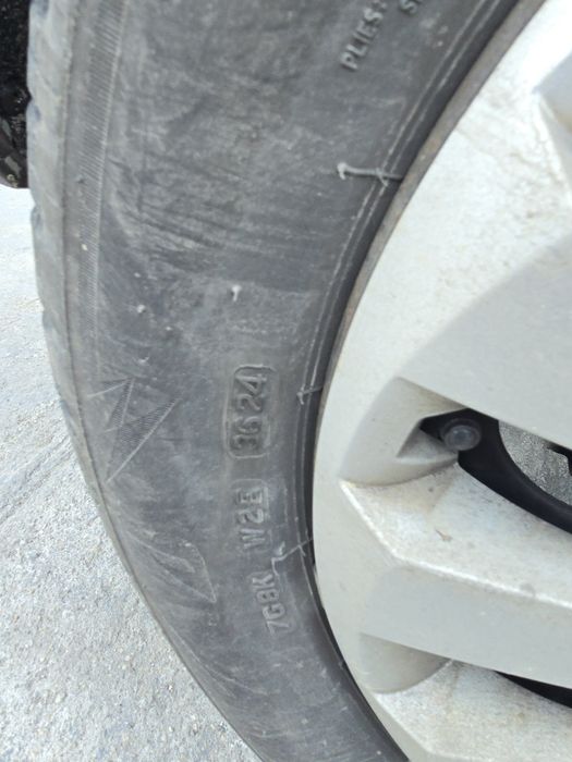 Vand 4 roți  R16 cu anvelope