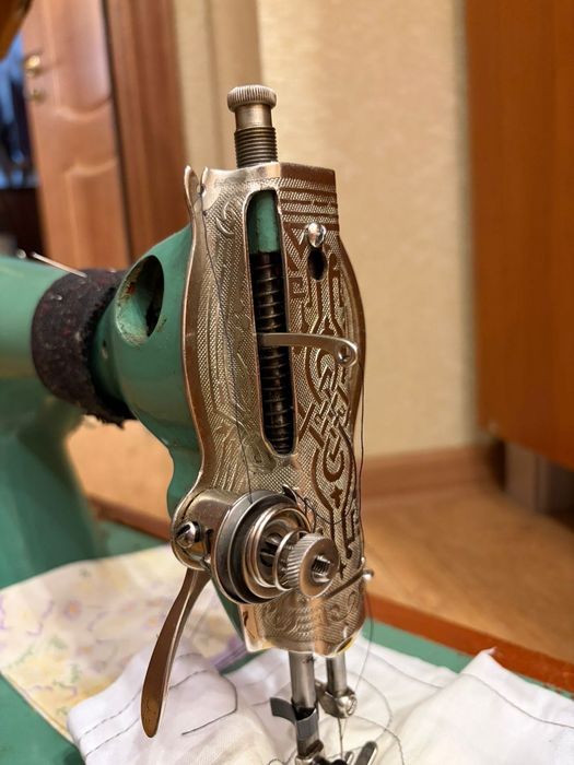 Продам швейную машинку