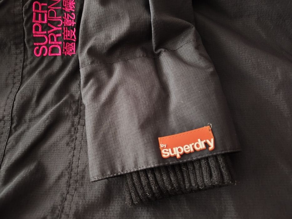 Страхотно  яке superdry