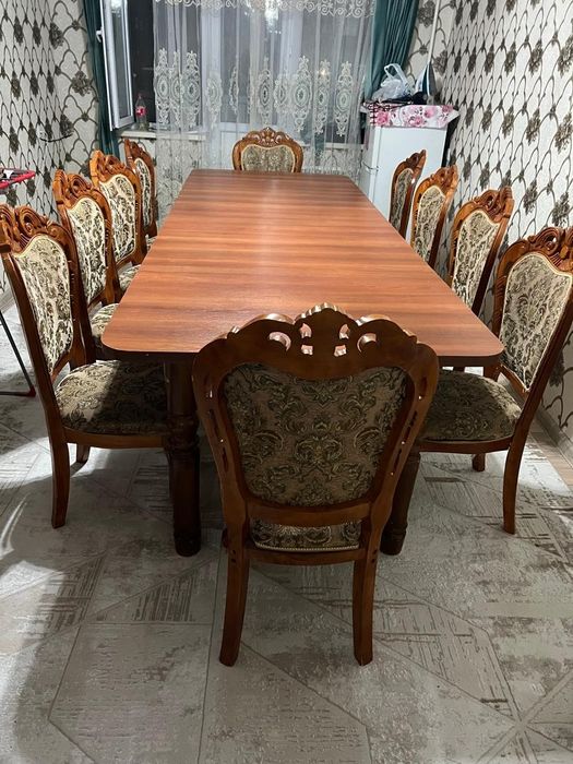 Б/У Стол для гостей