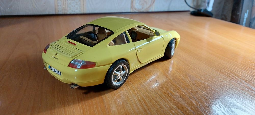 Масштабная модель автомобиля 1-18.