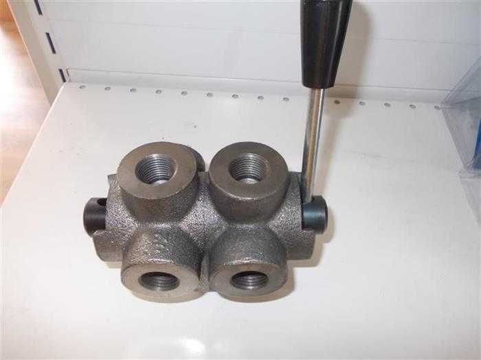 Deviator flux hidraulic utilaje agri 6 cai manual