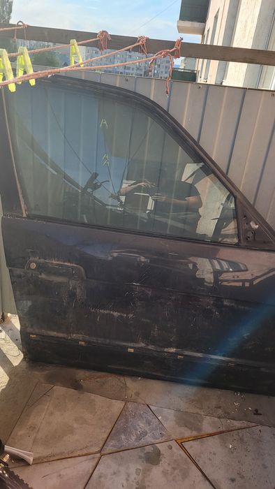 Продам передний правый дверь bmw e34