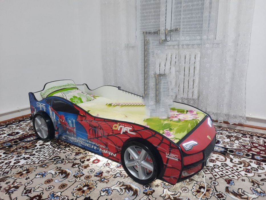 Кровать машина с матрасом б/у