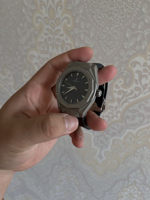 срочно продам часы hublot