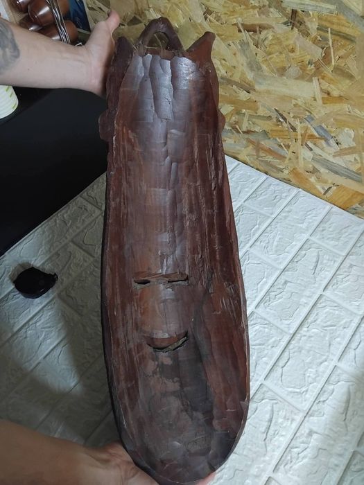 Стара масивна дървена маска