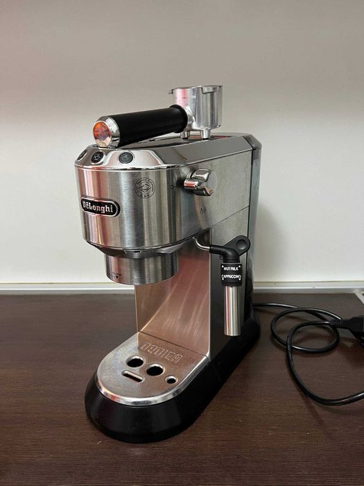 Еспресо Кафемашина Delonghi Dedica EC685